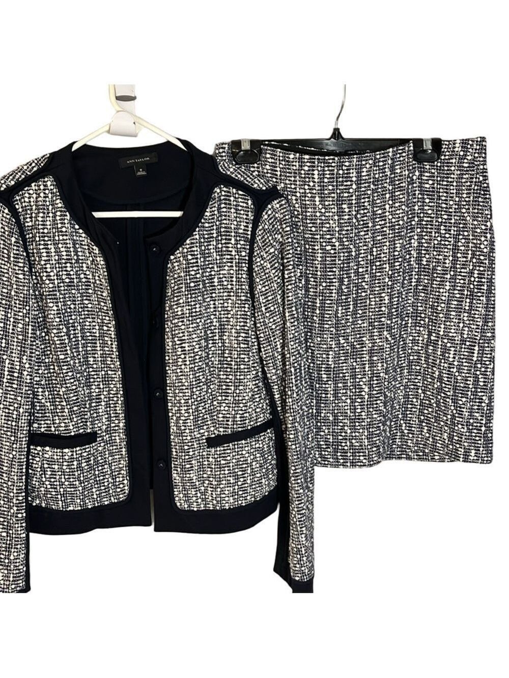 2 piece Navy EUC Anne Taylor tweed jacket and skirt set size 8-10